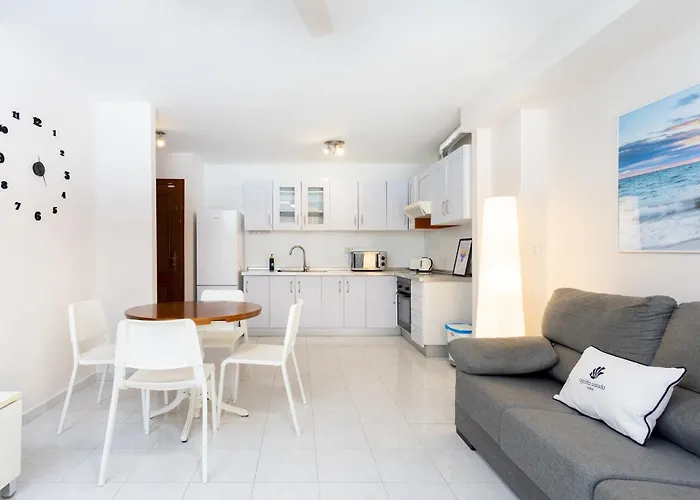 Apartment, & Bright Апартаменты Эль-Медано